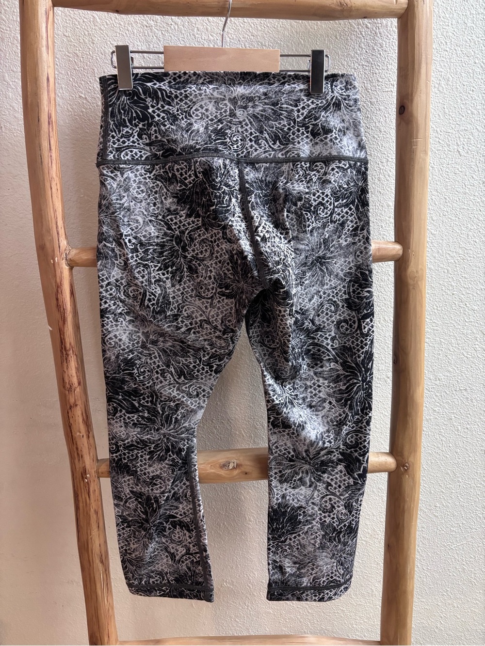 Lululemon leggings size 6